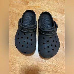 BOYS YOUTH CROCS- BLACK SIZE 3